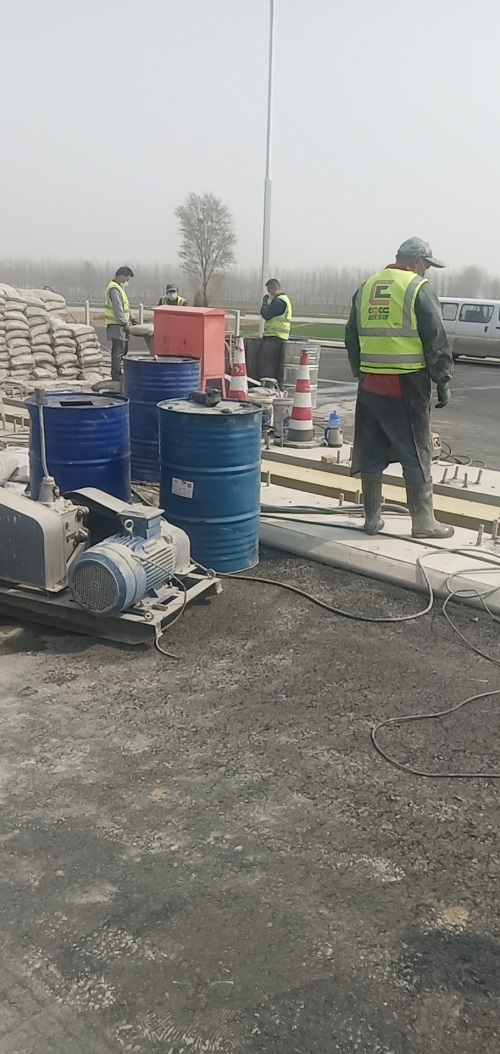 莲湖公路路基回填土压密注浆